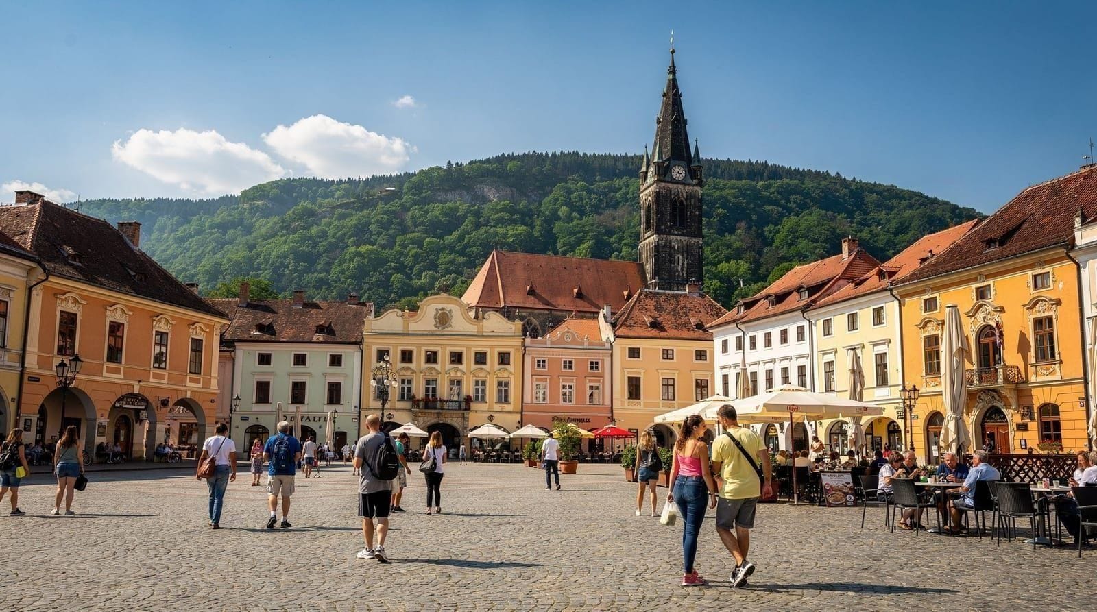 Excursión a Brașov desde Bucarest: qué ver, dónde comer y cómo llegar — Guía completa para una excursión a Brașov desde Bucarest: Iglesia Negra, Plaza d