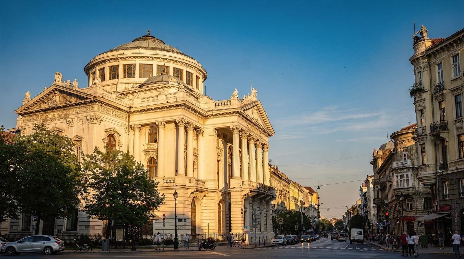Bucharest: 2 hour city highlights bike tour