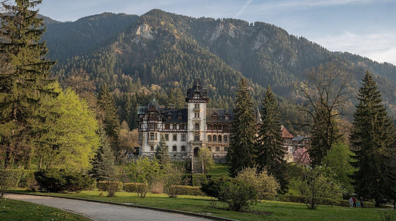 Bucharest: Original Carpathian village experience and Sinaia in one day
