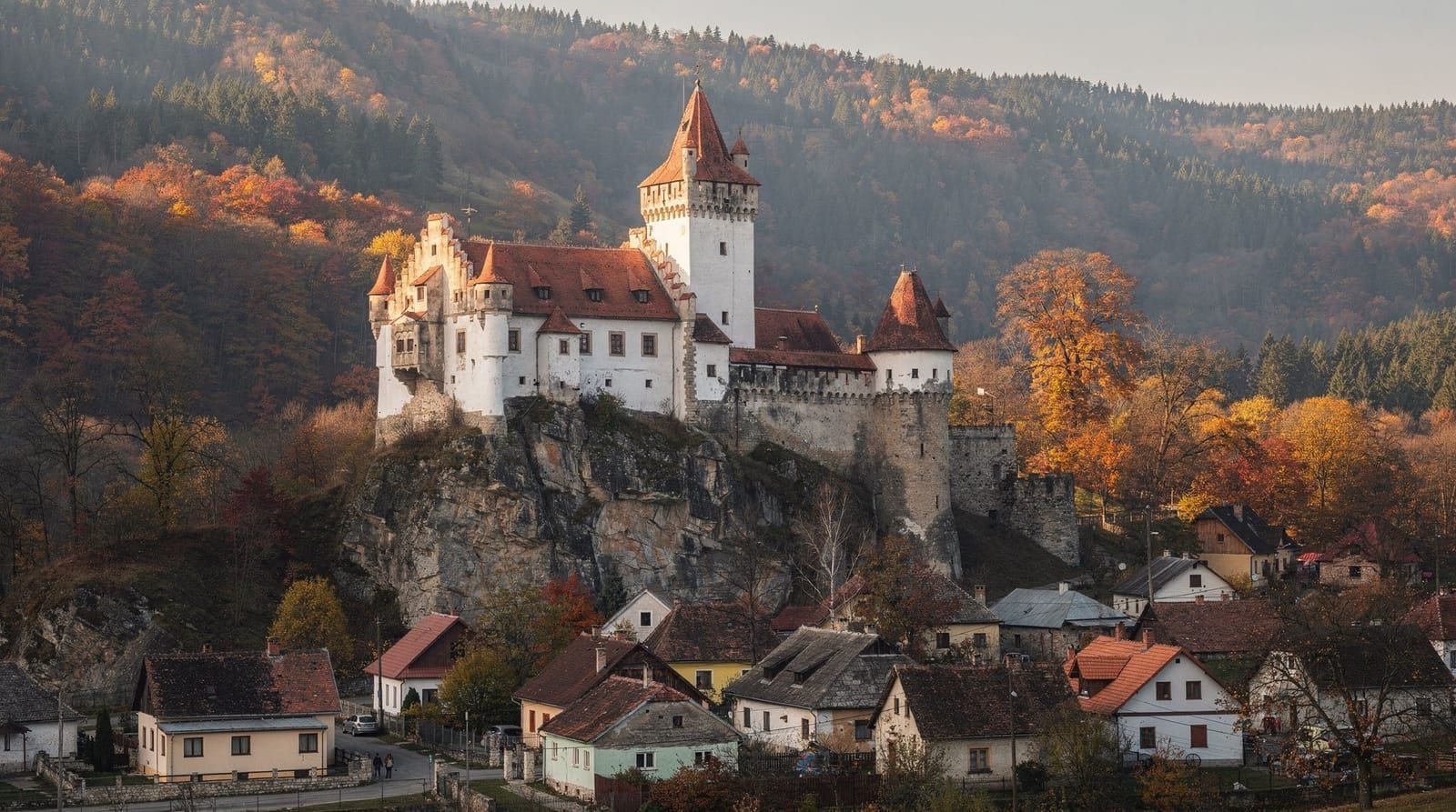 Bucharest: Dracula's castle and Brasov tour