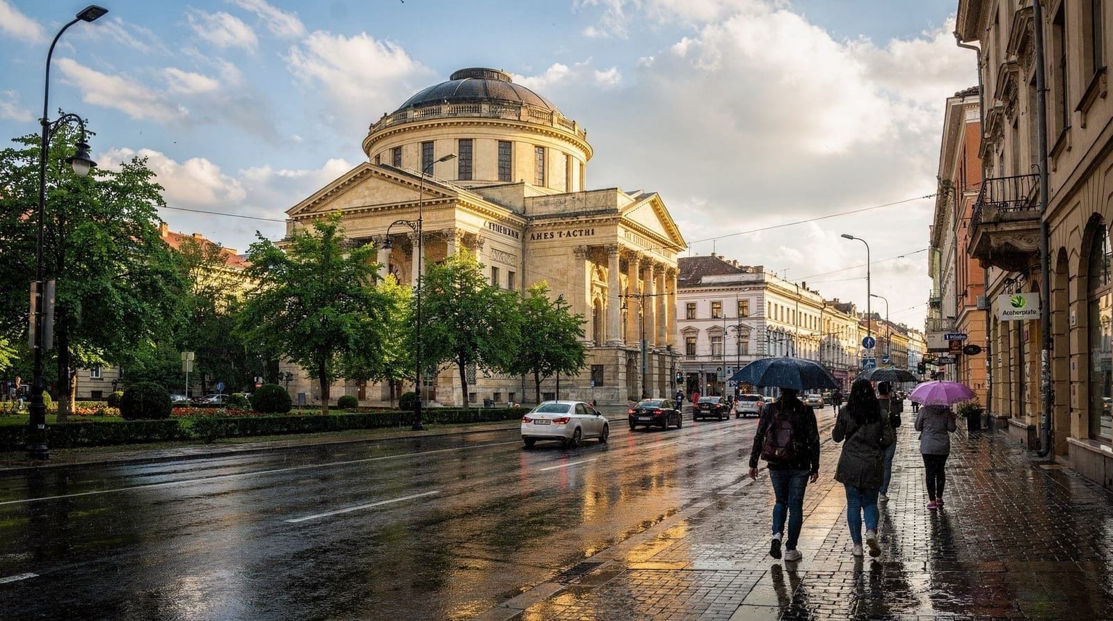 Bucharest: Highlights layers of Bucharest history tour