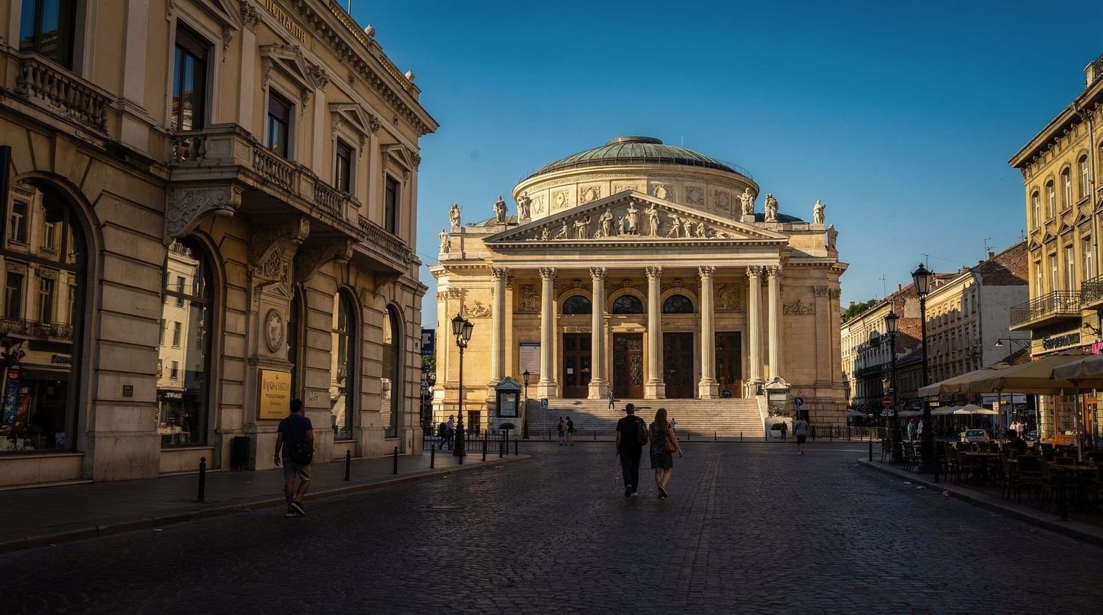 Bucharest: Museums and galleries walking tour in Bucharest