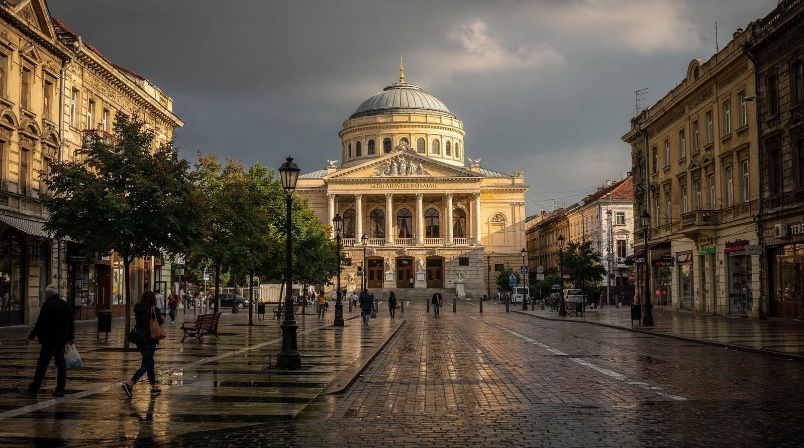 Bucharest: Old Town small group walking tour max 12