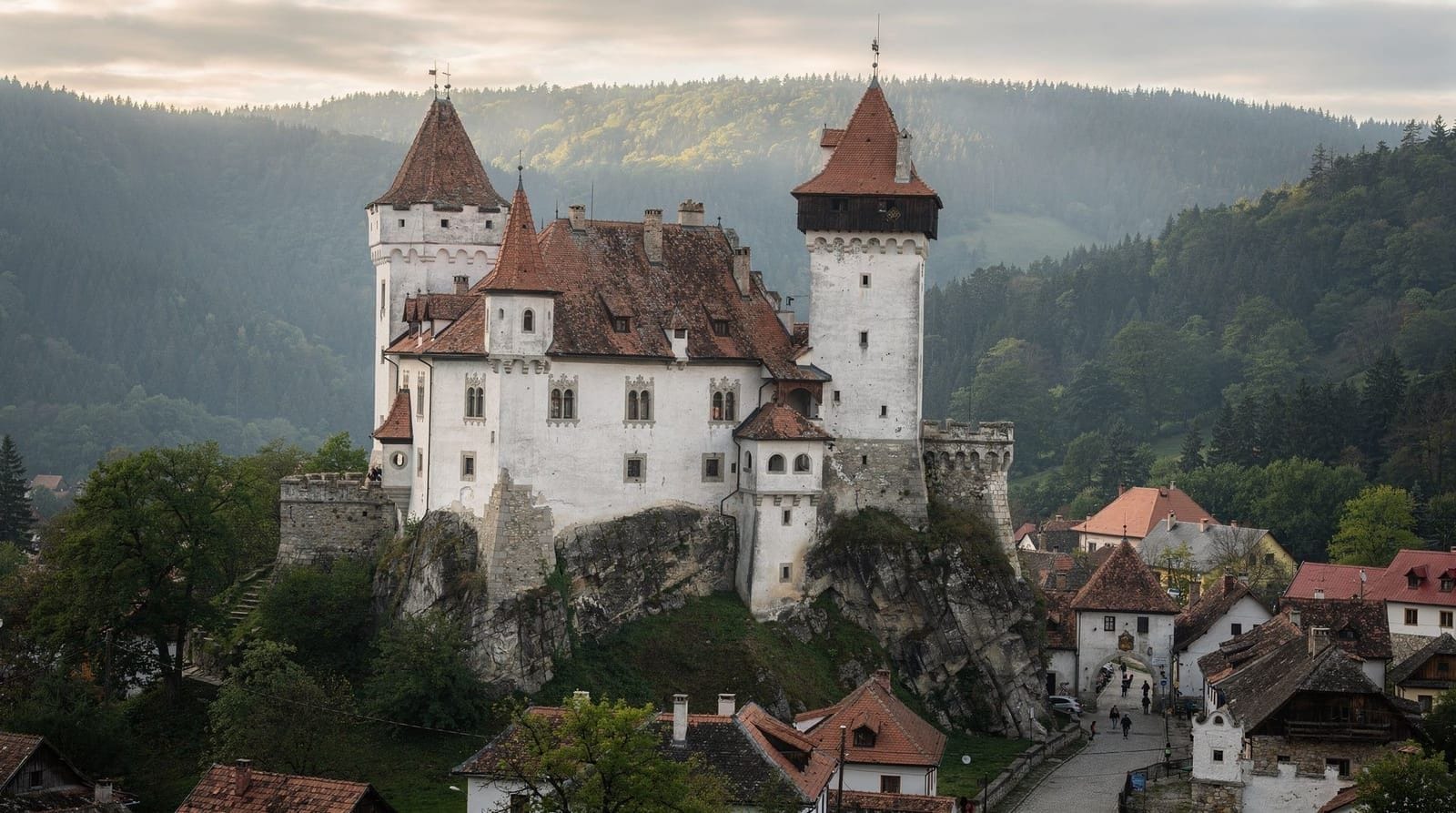 Bucharest: Peles Bran castle Old Town Brasov