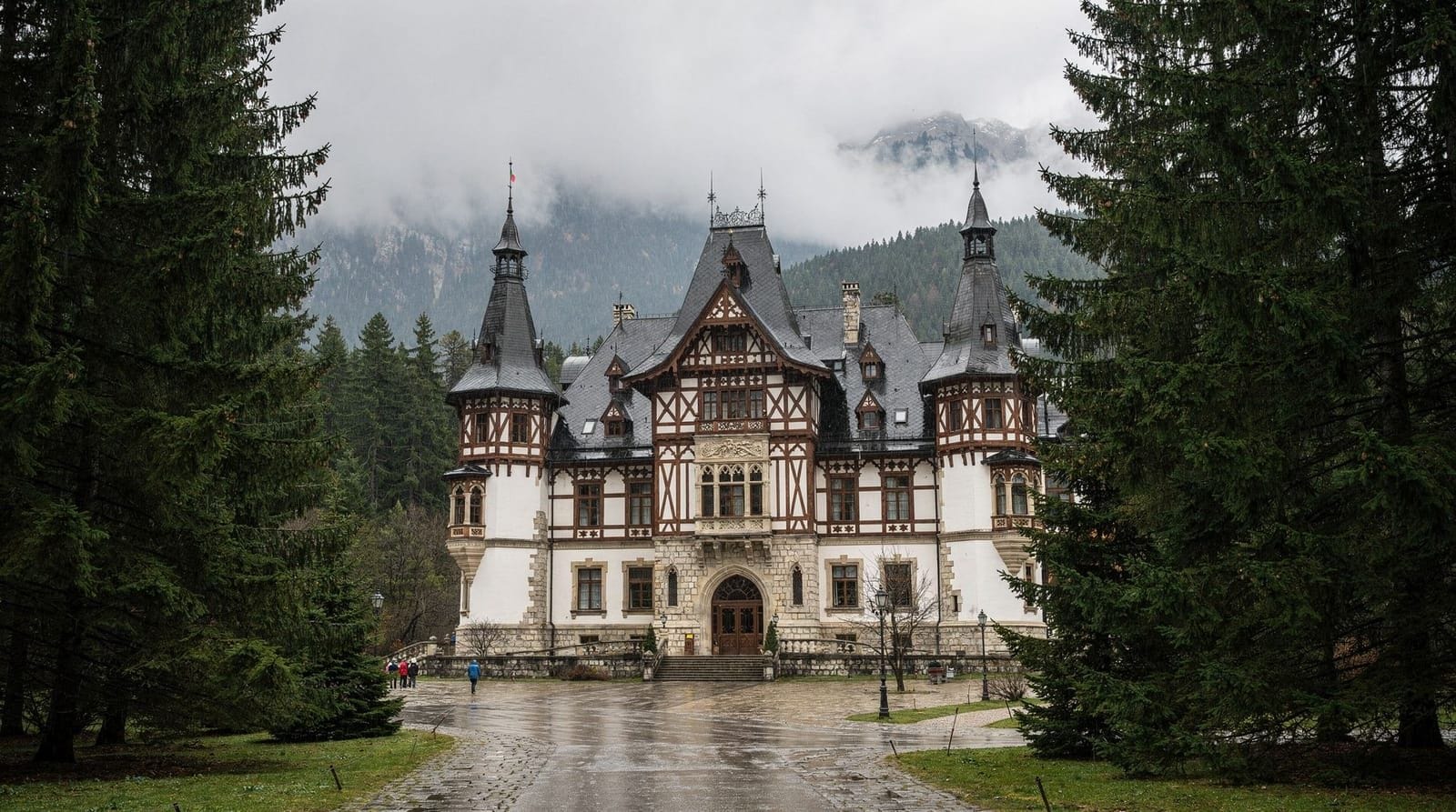 Bucharest: Peles castle and Brasov day trip