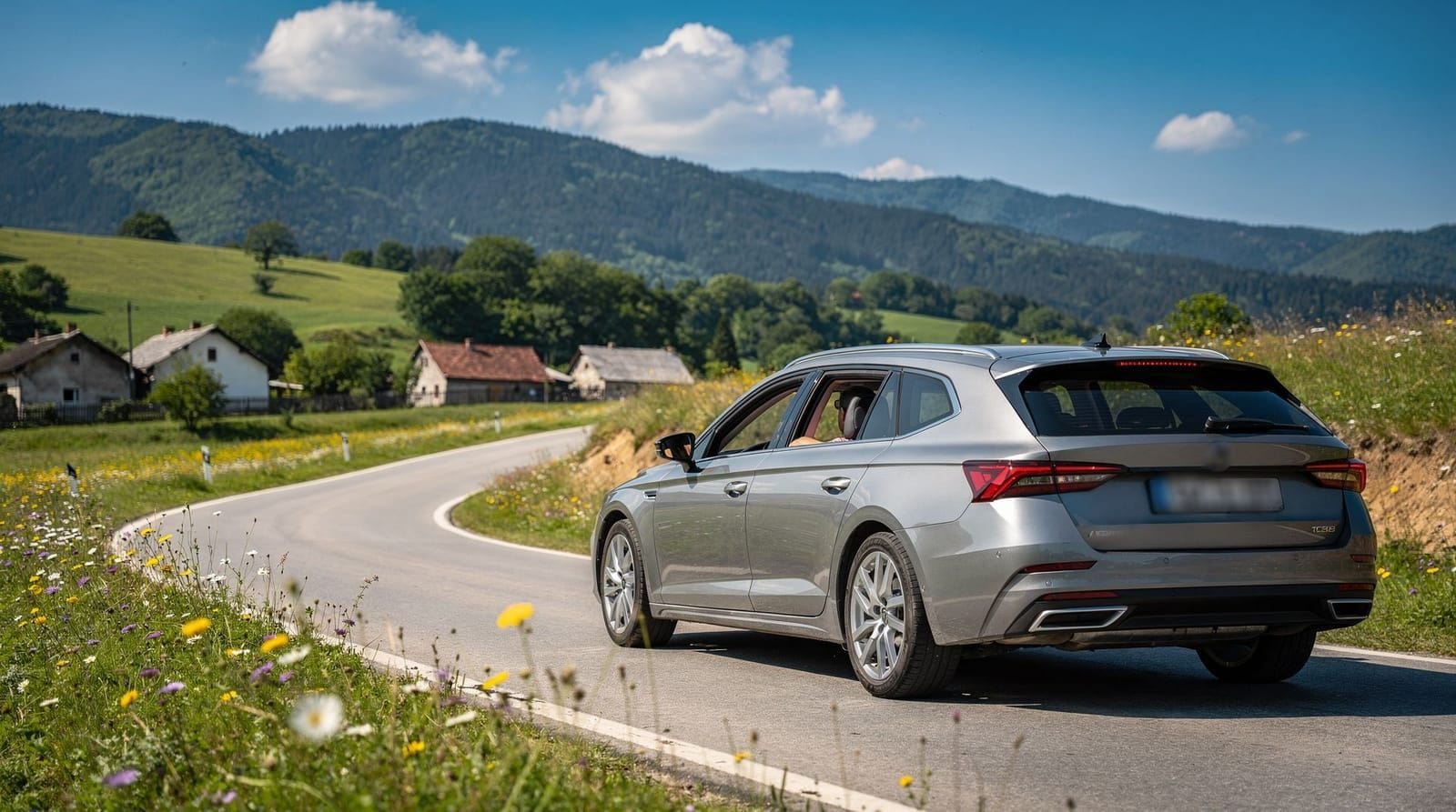 Bucharest: Private hotelairport transfer