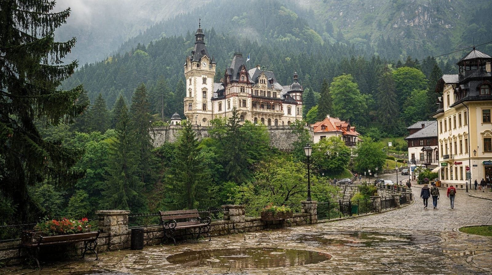 Sinaia: Full day tour from Bucharest