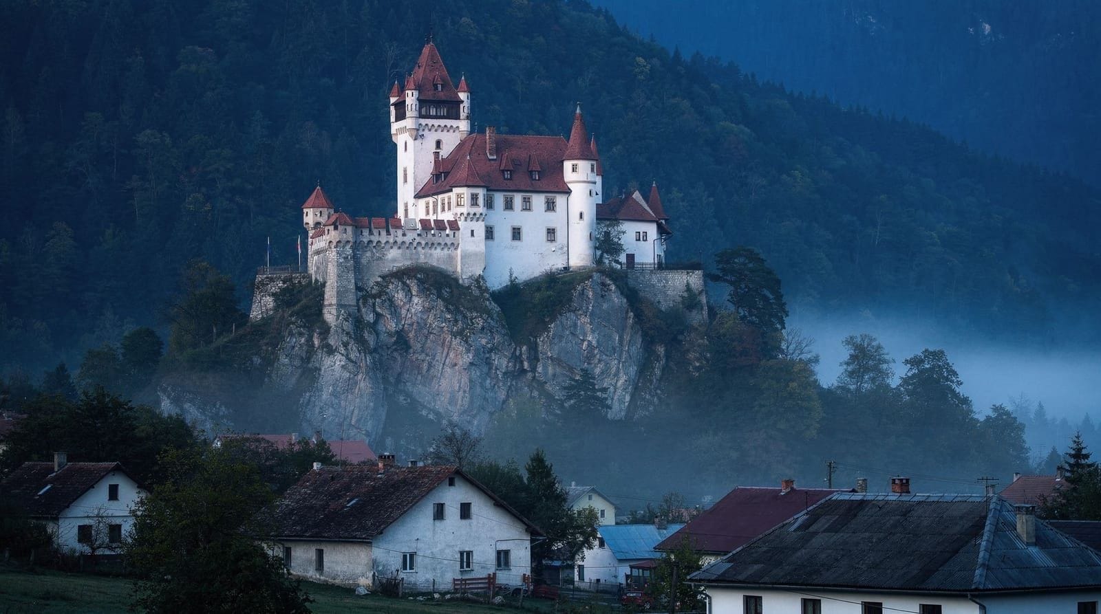 Sinaia: Movie castle tour from Bucharest Peles Bran cantacuzino